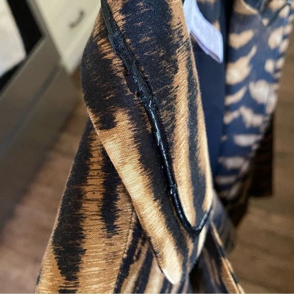 Chico’s 0=S/4 Black Leopard Print Button Front Lapel Button Cuff Career Blazer - Picture 5 of 7